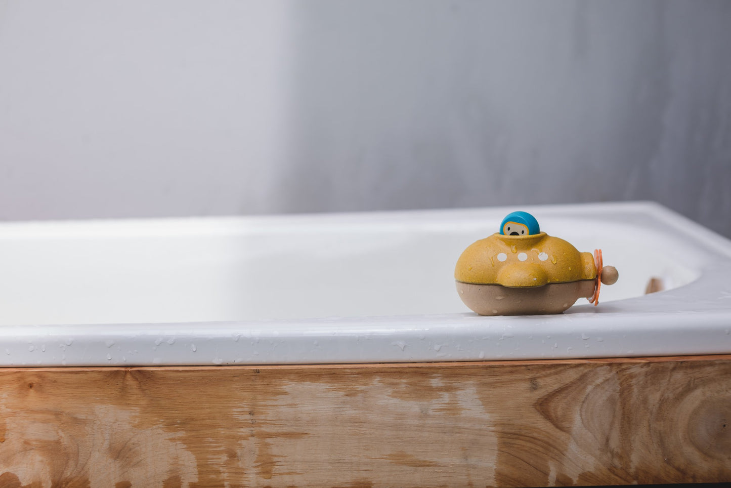 Submarine with driver sitting on the side of a bath