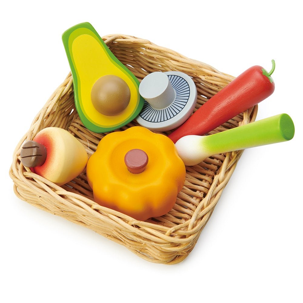 Front quarter view of wooden veggie basket set